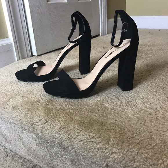 Black ankle strap heels - Picture 3 of 3